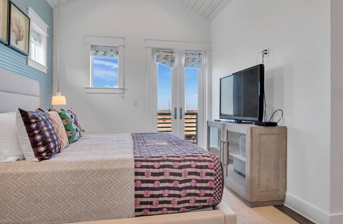 Port Aransas Cabin | Gorgeous home with great outdoor living space!