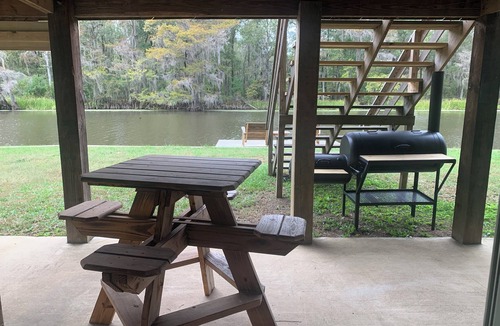 Jefferson House | Gorgeous house on the river at Caddo Lake that sleeps up to 9 guests