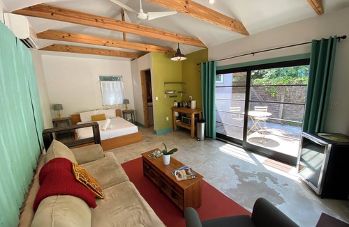 Zilker House | Gorgeous Zilker Guesthouse + Stunning Garden + Private Patio