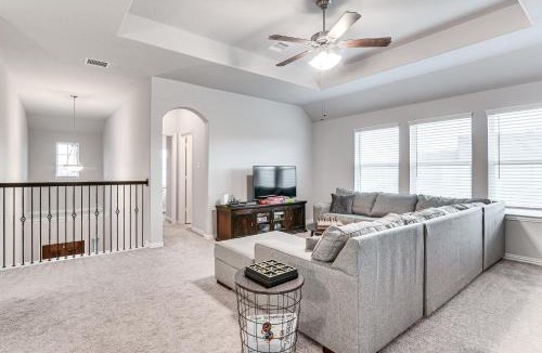 Iowa Colony House | Grand Family Home w/Patio & Fenced Yard in Arcola