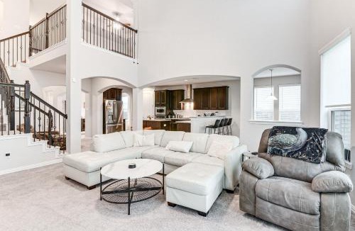 Iowa Colony House | Grand Family Home w/Patio & Fenced Yard in Arcola