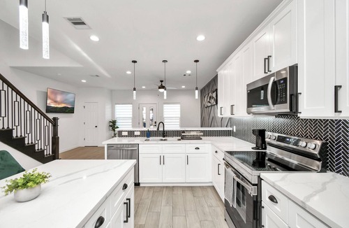 Riverside Terrace House | Grand Luxé Retreat ★ GATED ★ FREE PARKING ★ Medical Center & NRG