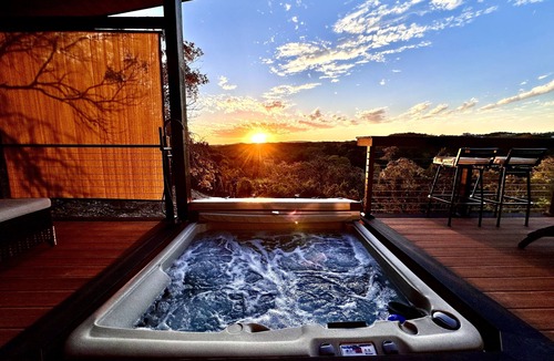 Helotes Cabin | Grantham House Cozy Hill Country Stay