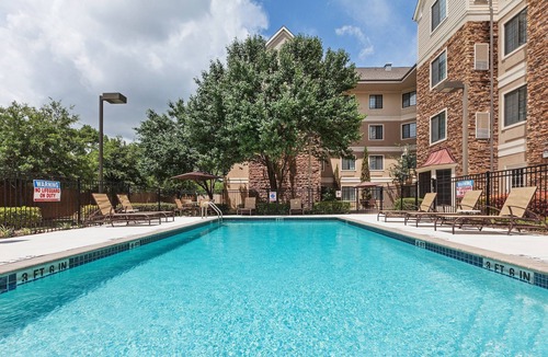 Round Rock Original Plat Condo | Great for Business Travelers! Air-Conditioned King Suite + FREE Buffet Breakfast
