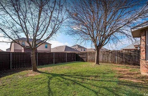 Sanger House | Great for Families. 4 Bed, 2 Bath, Fully Outfitted Kitchen, Spacious Family Room