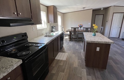 Many House | Great location. covered patio/5 minutes away from restaurants stores boat launch