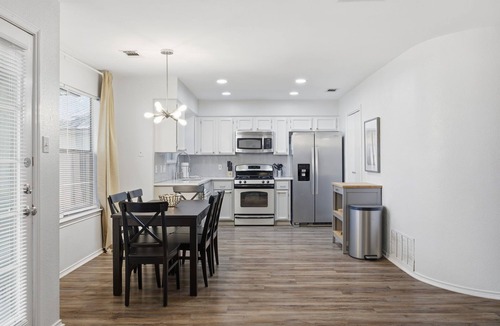 Hunter's Chase House | Great North Austin Location by AustinGetaways!
