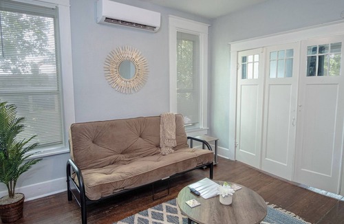 Southtown Apartment | Great Staycation Las Carolinas Sleeps 5