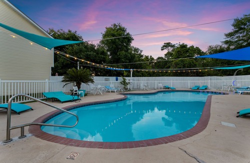 Gulfport House | Green Beach House, Ping Pong, Sleep 8, Swimming Pool, Gated,Casinos