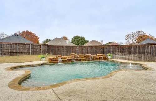Burleson House | Group-Friendly Burleson Getaway w/Outdoor Oasis