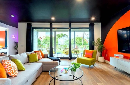 Chestnut House | Group Getaway with Chess Garden and Firepit