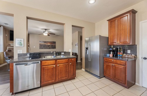 South Arlington House | Group Stay, Great for Families + Movie Room+ Game Room +Outside Oasis Sleeps 12