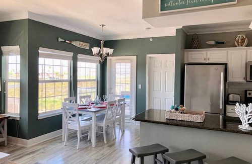 Corpus Christi Condo | GUEST FAV Beach, Pool sleeps 8
