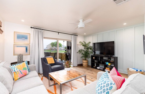 Harbor Oaks House | Guest Favorite, End–unit, Next to pool, Private Boat Slip, 5 Min to Beach.