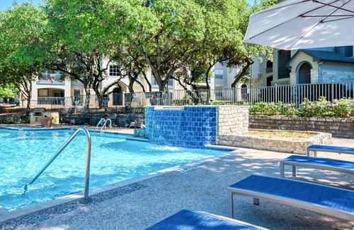 Vance Jackson Apartment | Guest Favorite - Medical area - 10 minutes from Downtown