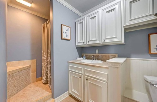 Katy House | Guest suite B - 1.2 mile to Katy Mills!