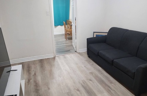 Brampton Apartment | Guest suite with great confort