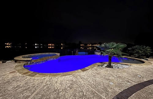 Spring House | Guesthouse with Lakeview in The Woodlands: Pool, BBQ, Firepit, Bike, Paddle Boat