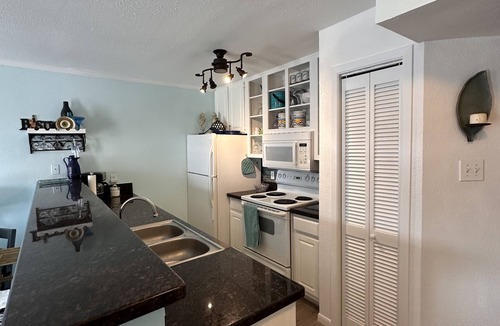 Galveston Condo | gulf view! view. Beach. Heated pool, 2hot tubs, 3 elevators, Lrg. balcony.