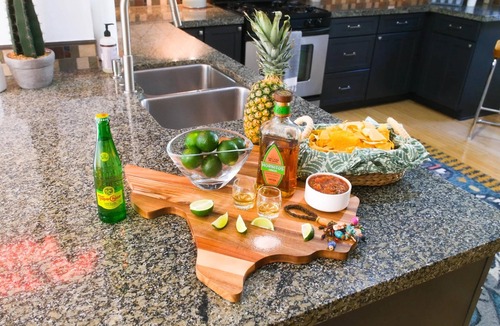 Bouldin House | Hacienda SoCo - Fire Pit & 3 Min Walk to SoCo