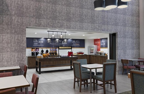 Lewisville Hotel | Hampton Inn and Suites Dallas/Lewisville-Vista Ridge Mall