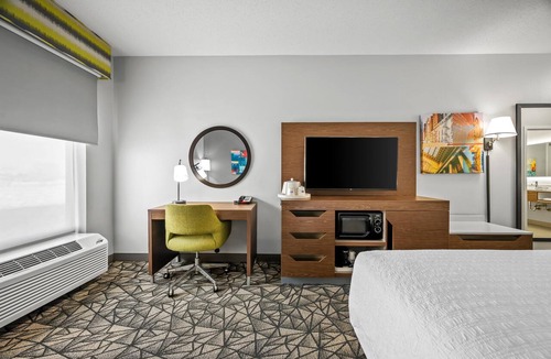 Bloomington Hotel | Hampton Inn Bloomington West