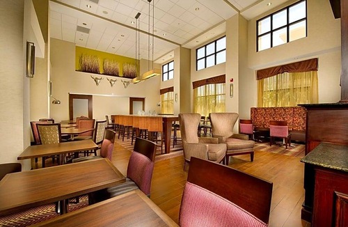 North San Antonio - SAT Hotel | Hampton Inn & Suites San Antonio Airport