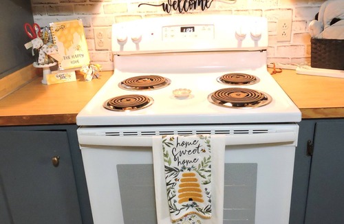 Milton Cottage | Happy Hive Bee and Bee entire cottage