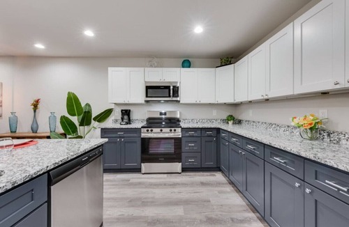 Fort Worth Apartment | Happy Large Home with 2 living area near Stockyards, AT&T