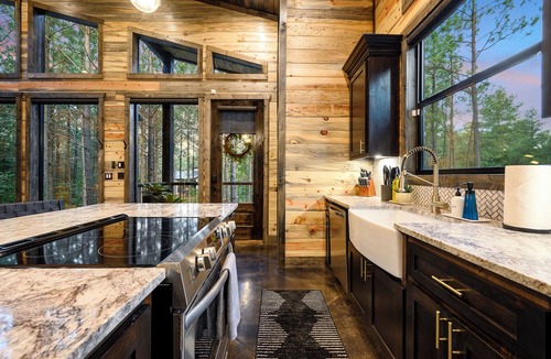 Pickens Cabin | Happy Moon/Couples Cabin Nestled in the Woods