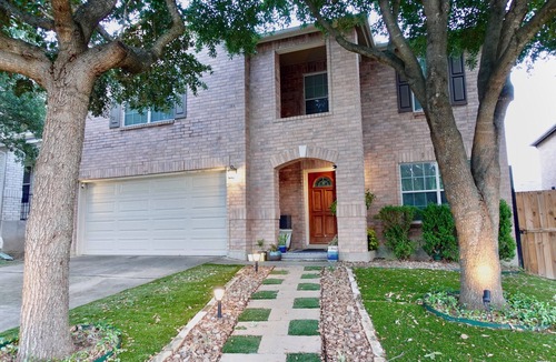 West San Antonio House | Harry Potter inspired vacation rental MINUTES from Seaworld, 6 Flags, & Lackland