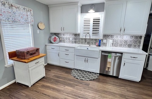 Waveland Cottage | Havana Daydreamin’ - Near Blue Mtn Lake: Great guesthouse & hot tub.