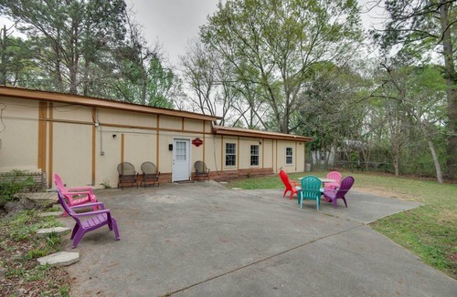 Hazlehurst House | Hazlehurst Vacation Rental w/Shared Yard!
