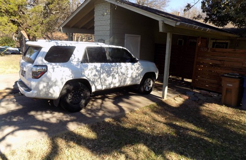 South Lamar House | Heart of Austin remodeled 3 bedroom 1 bath close to Barton Springs/SOCO Sleeps 6