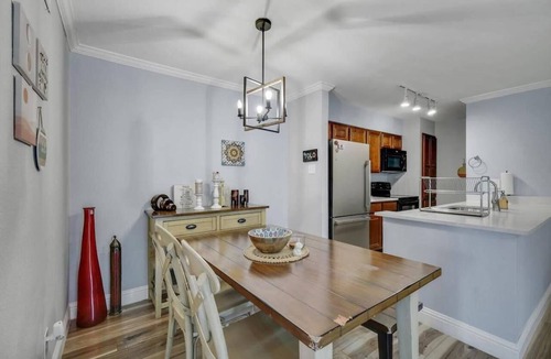 Far North Dallas Apartment | Heart of Dallas - Cozy Apt, 2Bed, Pool (30+ days)