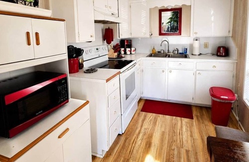 Karnack House | Hearts Cottage Waterfront Caddo Big Cypress River