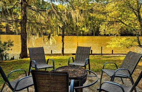 Karnack House | Hearts Cottage Waterfront Caddo Big Cypress River