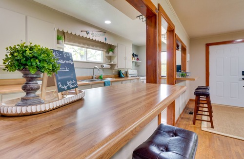 Henderson House | Henderson Vacation Rental < 1 Mi to Norfork Lake!