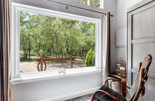 Weatherford House | Hidden Treasure Tiny Harvest House Forest Getaway 30 Min. West of Fort Worth
