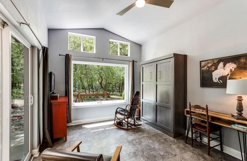 Weatherford House | Hidden Treasure Tiny Harvest House Forest Getaway 30 Min. West of Fort Worth