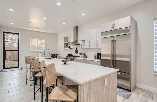 Nevada Street House | High End 5 BDRM Home W/Heated Pool & Mins to Riverwalk/Downtown