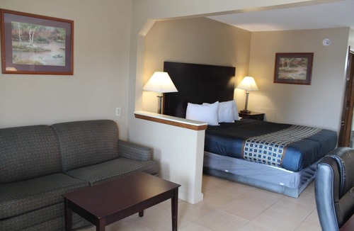 Denham Springs Hotel | Highland Inn Denham Springs - Baton Rouge East