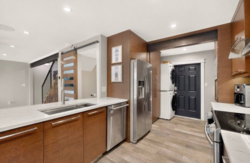Barton Hills Villa | Hiking In Your Backyard, Walk to ACL!