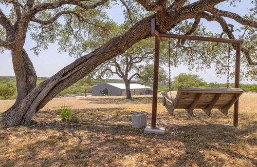 Round Mountain House | Hill Country Escape-Sleeps 12~ 15 Acres Of Privacy, Spectacular Views