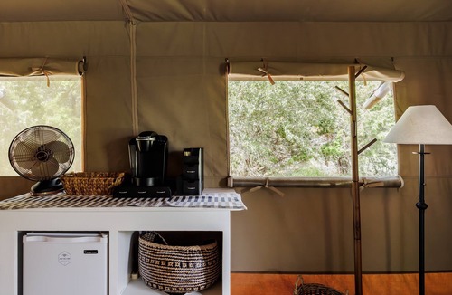 Johnson City Condo | 🏕️ Hill Country Safari Tent w/Soaking Tub + Cowboy Pool | Glamping Escape 🌿