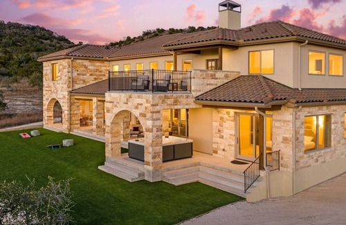Comfort Villa | Hill Country Villa, 8 min to Guadalupe River access, 30 min to Fredericksburg