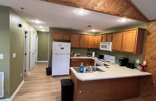 Edgemont Cabin | Hill Creek Cabin 2 Minutes from Marina and boat ramp on Greers Ferry Lake