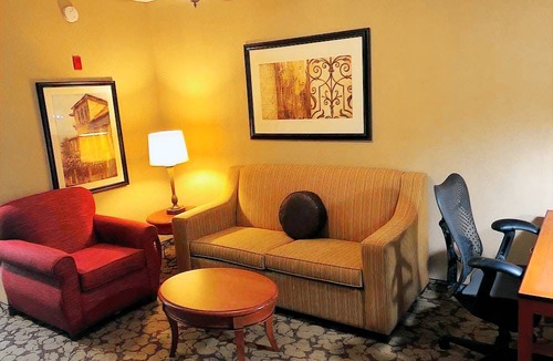 Hattiesburg Hotel | Hilton Garden Inn Hattiesburg 1 King Bed 1 Bedroom Suite