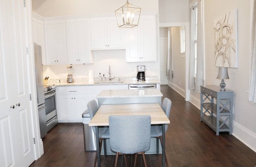 Lower Garden District Apartment | Historic 2BR Walkable Lower Garden District