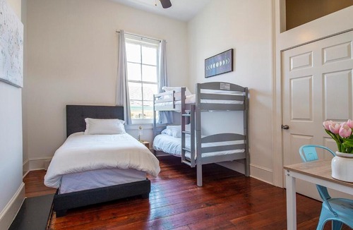 Faubourg Livaudais Apartment | Historic 3 bedroom 4blocks from famous St Charles Ave Mardi Gras parade route, steps to Jazz venues and restaurants